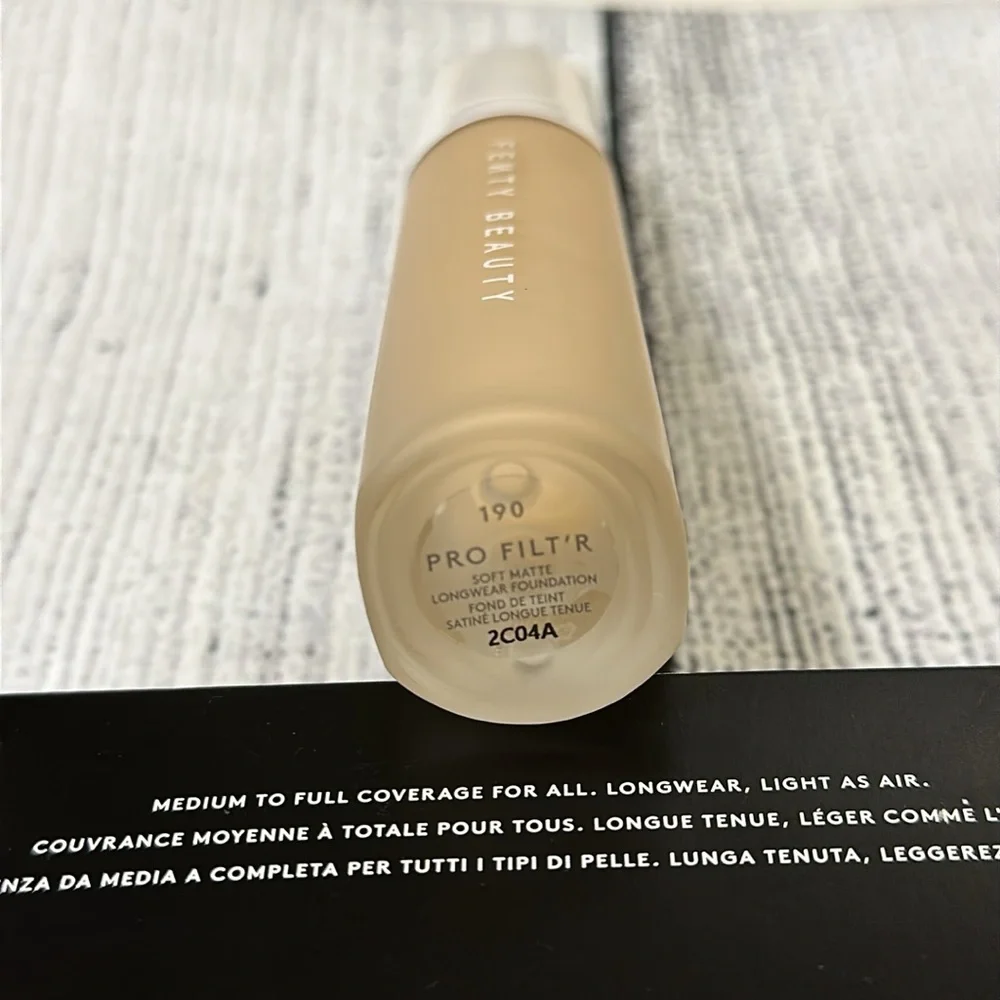 Fenty Beauty by Rihanna • Pro Filt’r Soft Matte Longwear Foundation • Color 190